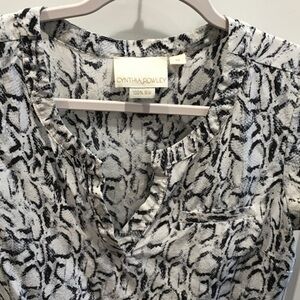 Cynthia Rowley Monochrome 100% Silk Top Black Gray White Blouse Medium
